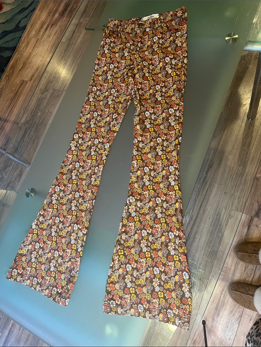 Hollister High Rise Hippie 70s Mushroom & Flowers Bellbottoms
